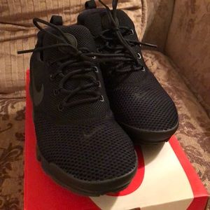 Women’s Nike Presto Fly in Black Size 6.5